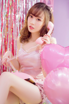 漂亮的妇女精油按摩店